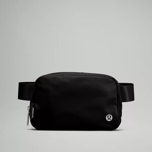 Lululemon Everywhere Belt Bag 1L in Black. New no tags